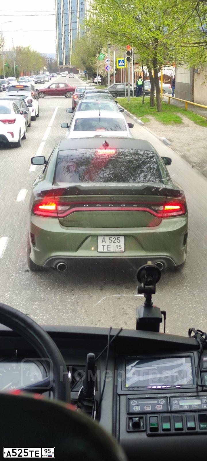 Фото автомобиля DODGE CHARGER, 2018 — госномер Т600МС761. Цвет: ЗЕЛЕНЫЙ