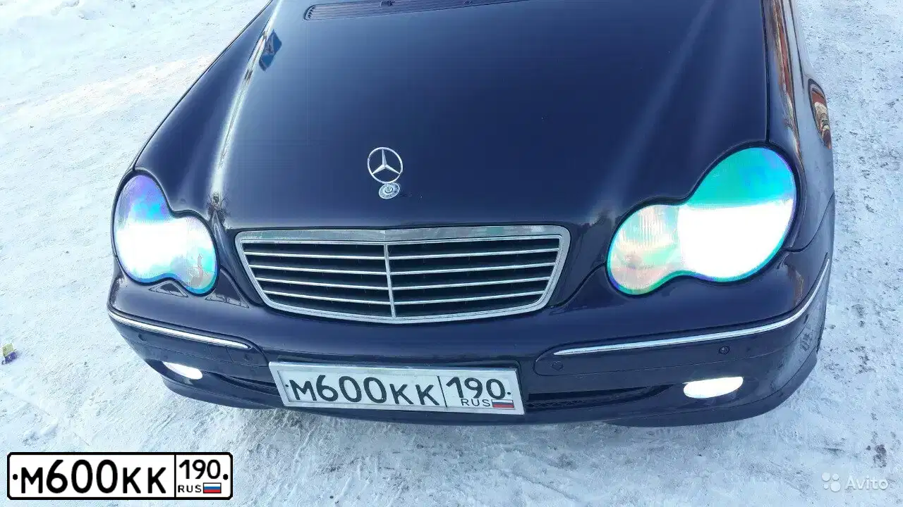 Фото автомобиля MERCEDES C-KLASSE, 2000 — госномер Е901МЕ199. Цвет: ФИОЛЕТОВЫЙ