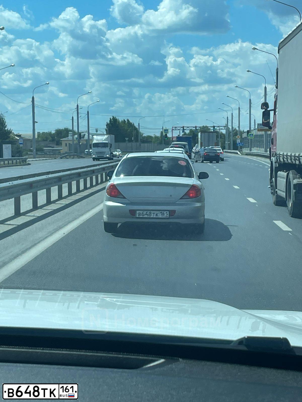 Фото автомобиля KIA SPECTRA, 2008 — госномер В648ТК161. Цвет: СЕРЫЙ