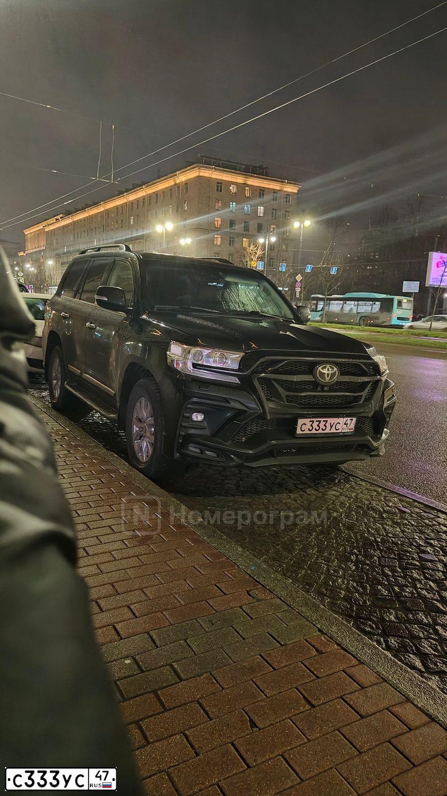 Фото автомобиля TOYOTA LANDCRUISER 200, 2012 — госномер С333УС47. Цвет: ЧЕРНЫЙ