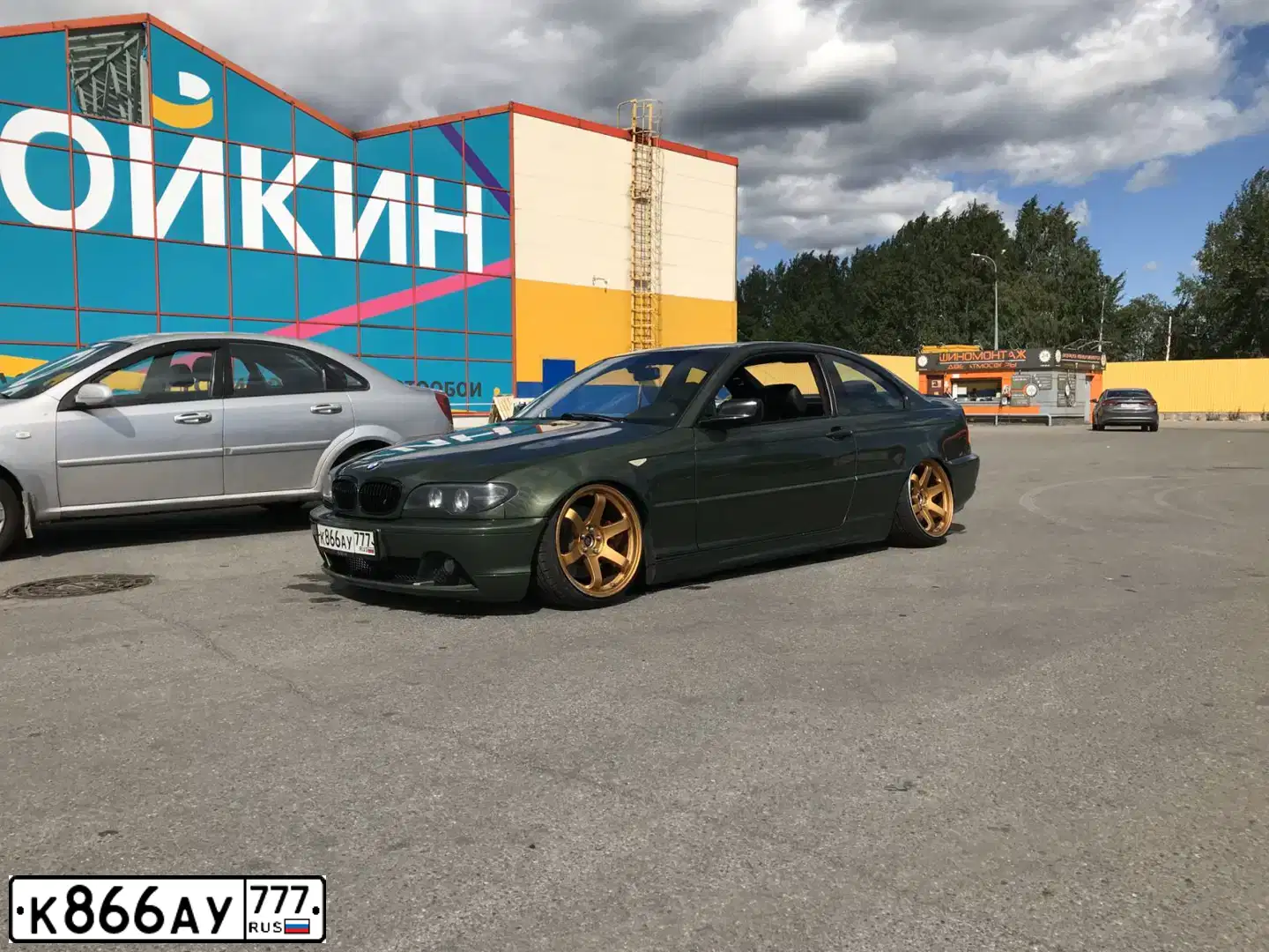 Фото автомобиля BMW 325, 2003 — госномер М859СА198. Цвет: ЗЕЛЕНЫЙ
