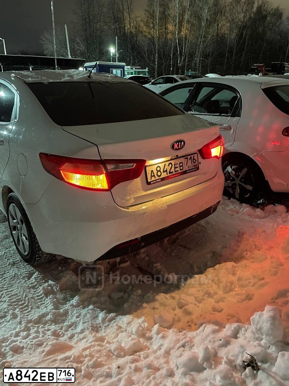 Фото автомобиля KIA RIO, 2014 — госномер А842ЕВ716. Цвет: Белый