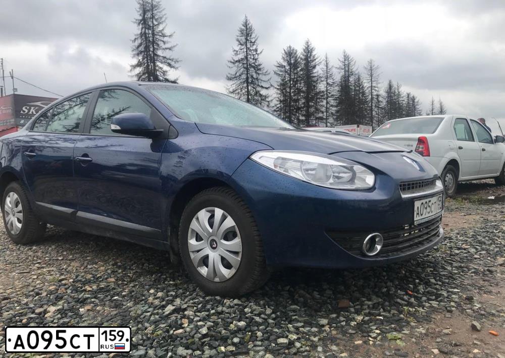 Фото автомобиля RENAULT FLUENCE, 2011 — госномер Р850КС11. Цвет: синий