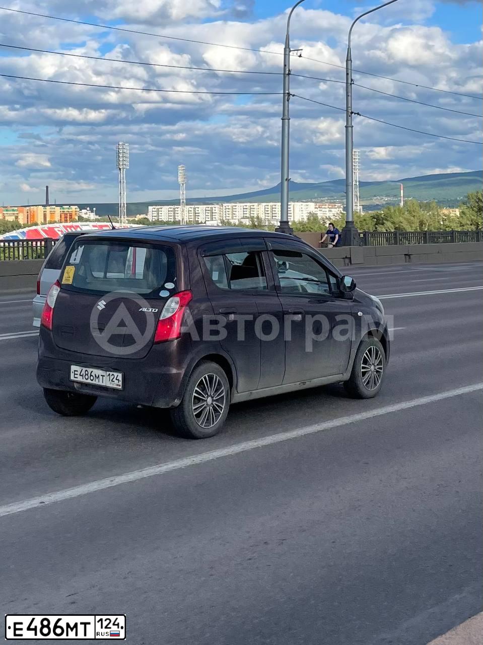 Фото автомобиля SUZUKI ALTO, 2010 — госномер Е486МТ124