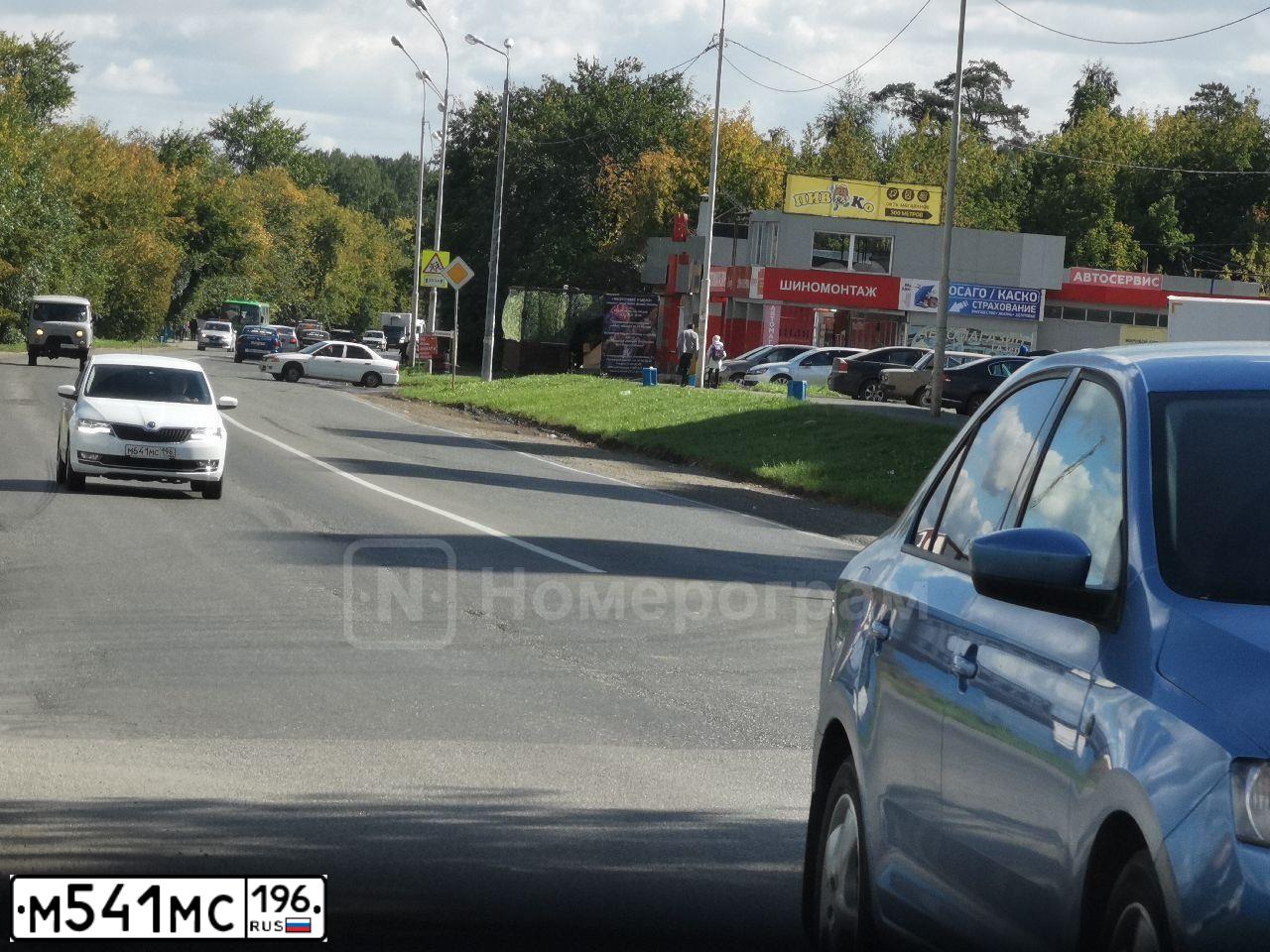 Фото автомобиля HYUNDAI SOLARIS, 2019 — госномер М541МС196. Цвет: СЕРЫЙ