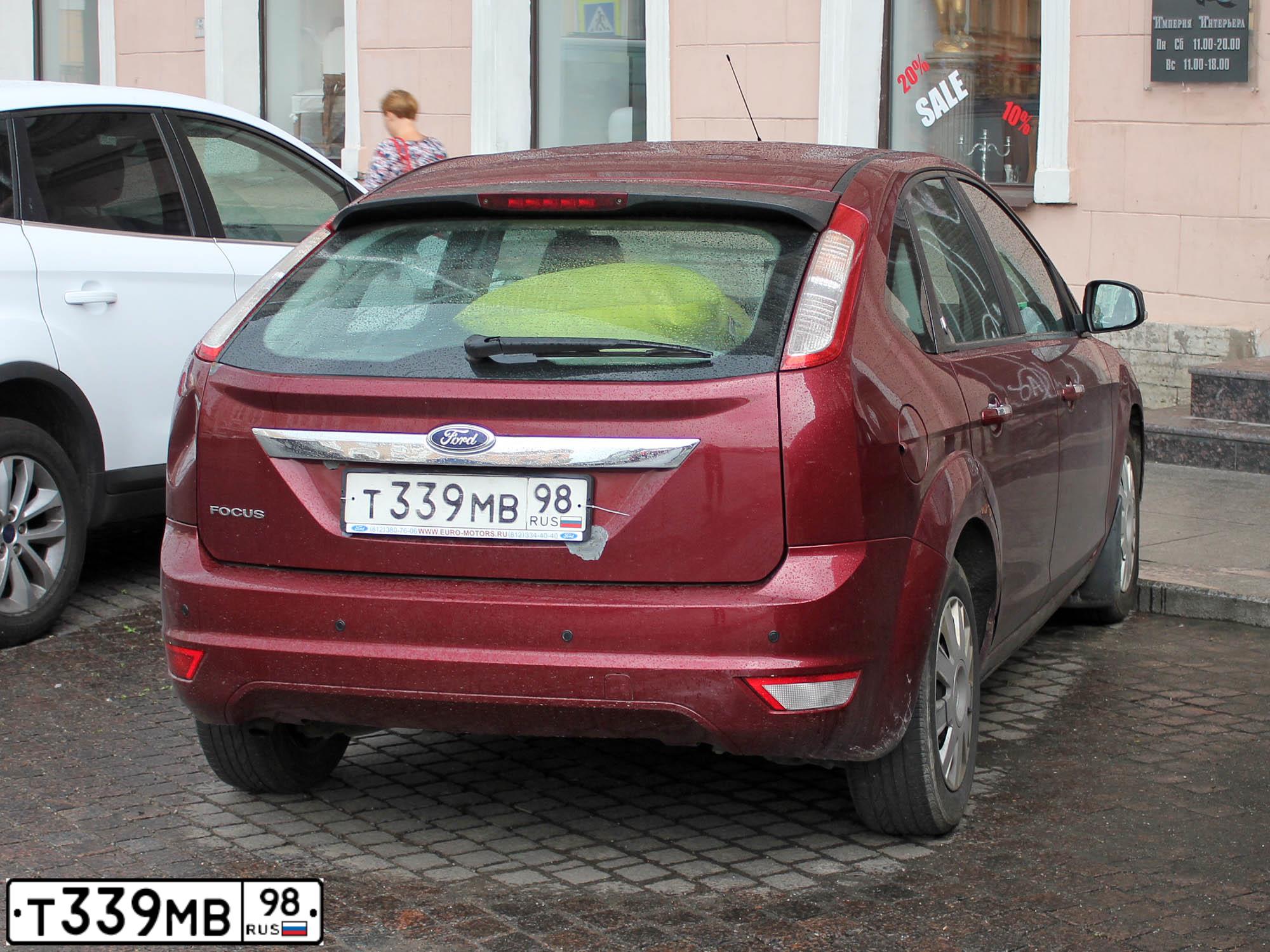 Фото автомобиля FORD FOCUS, 2008 — госномер Т339МВ98. Цвет: ВИШНЕВЫЙ