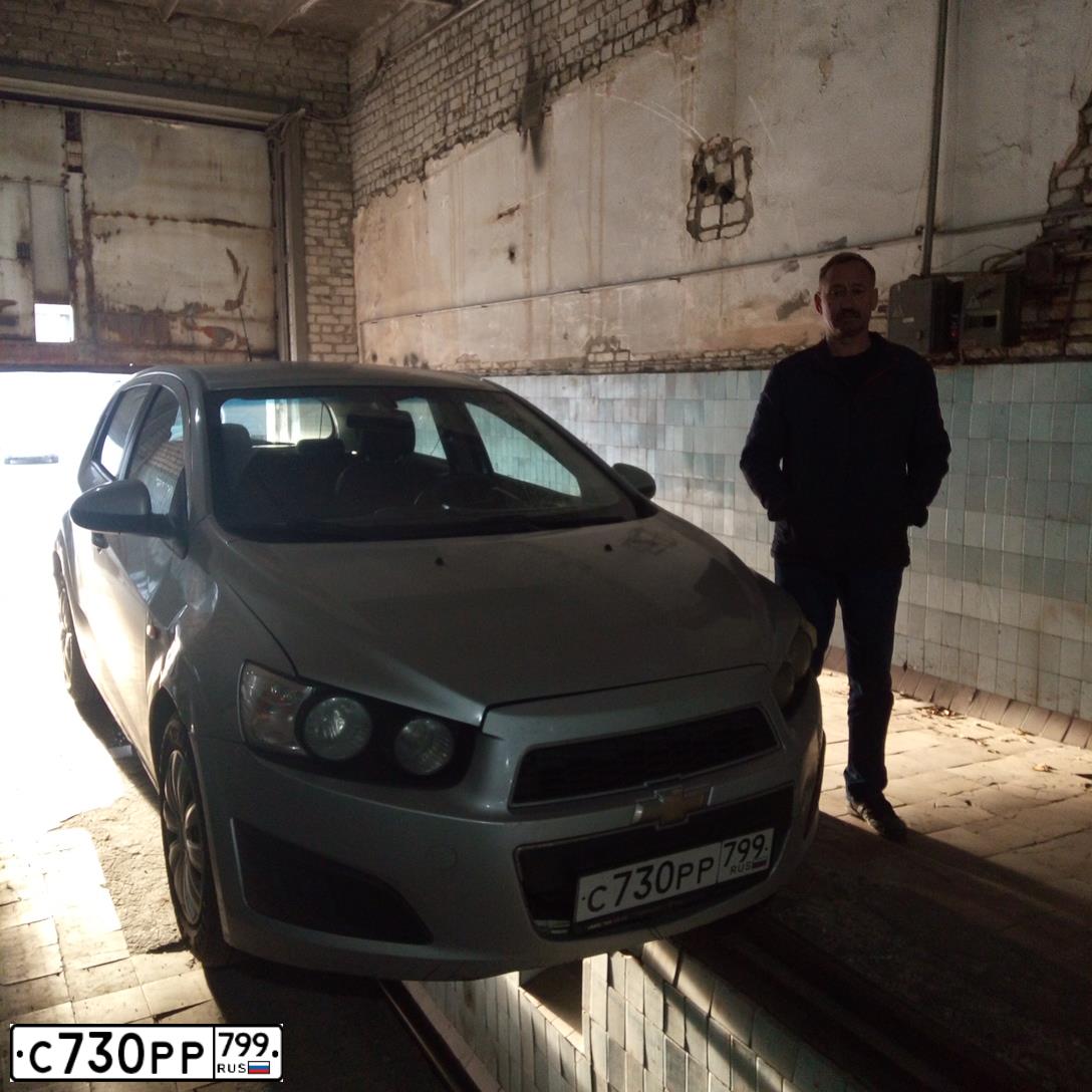Фото автомобиля CHEVROLET AVEO, 2012 — госномер Н830ВМ134. Цвет: Серый