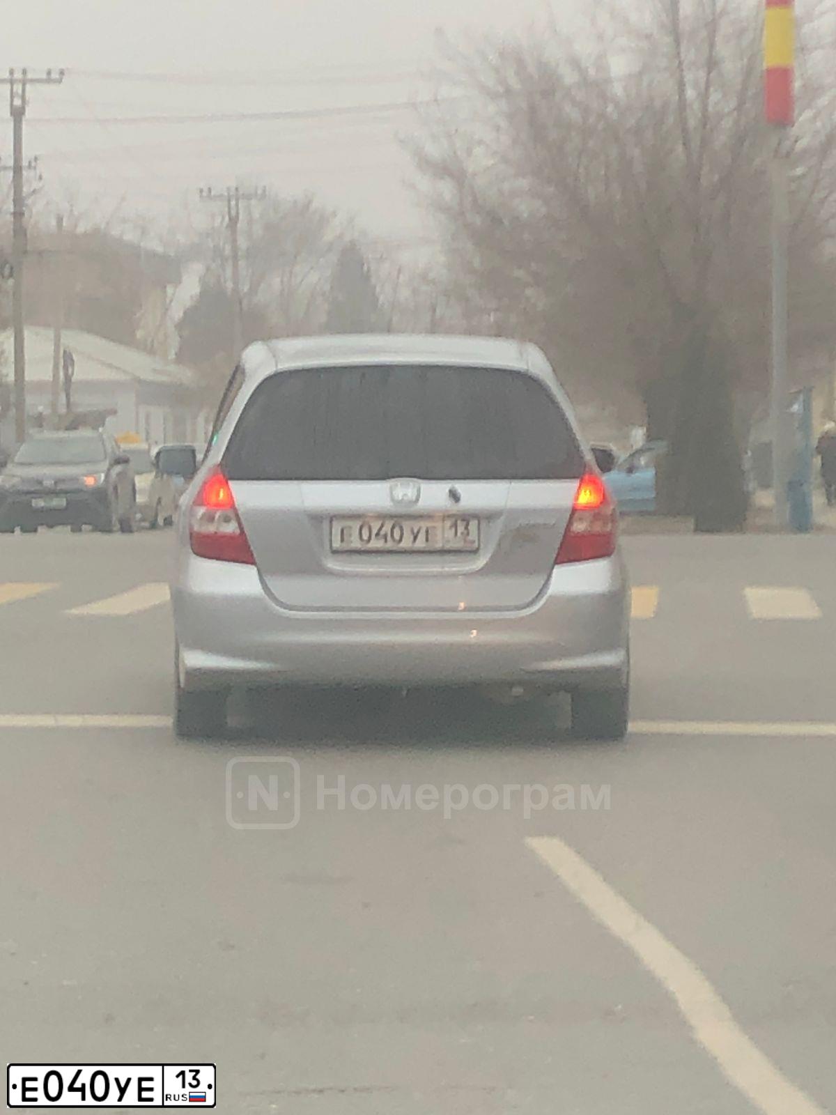 Фото автомобиля LADA 2108 SAMARA, 1987 — госномер Е040УЕ13. Цвет: Красный