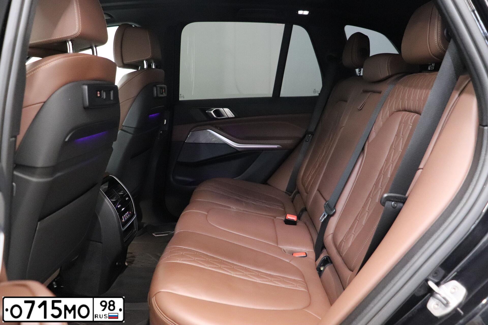Фото автомобиля BMW X5, 2014 — госномер О715МО98. Цвет: Коричневый
