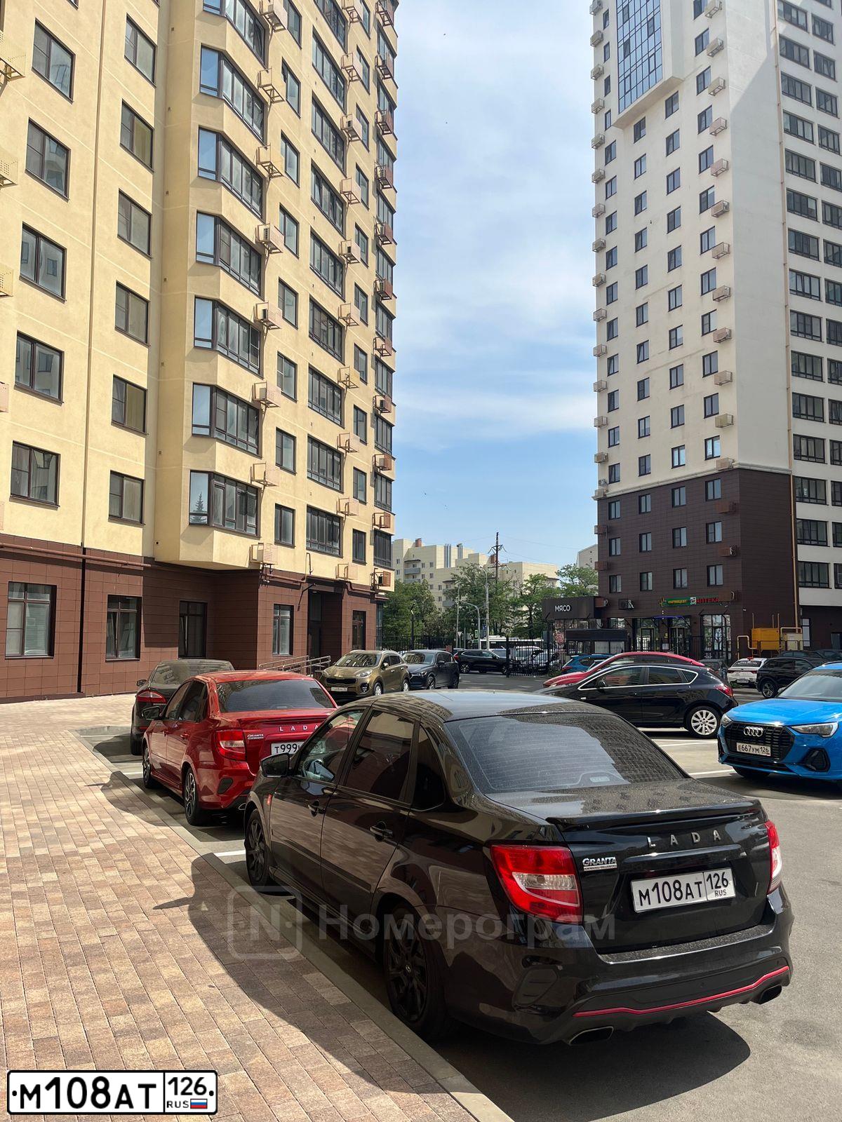 Фото автомобиля VAZ LADA GRANTA DRIVE ACTIVE, 2021 — госномер М108АТ126. Цвет: ЧЕРНЫЙ