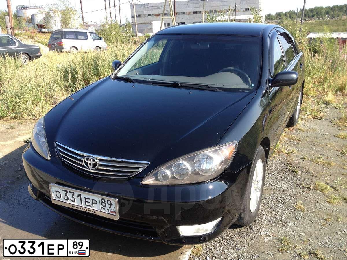Фото автомобиля TOYOTA CAMRY, 2005 — госномер Е899КХ99. Цвет: ЧЕРНЫЙ