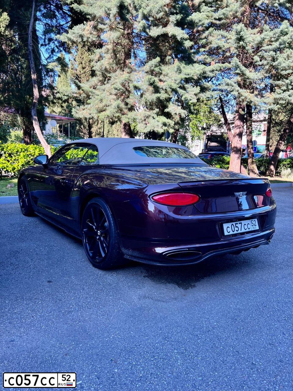 Фото автомобиля PORSCHE PANAMERA, 2019 — госномер В584ТУ797. Цвет: Красный