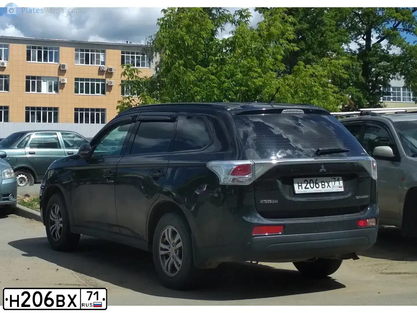 Фото автомобиля MITSUBISHI OUTLANDER, 2013 — госномер Н206ВХ71. Цвет: ЧЕРНЫЙ