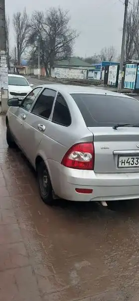 Фото автомобиля LADA 2172 PRIORA, 2010 — госномер Н433МО161. Цвет: СВЕТЛО-СЕРЕБРИСТЫЙ МЕТАЛЛ