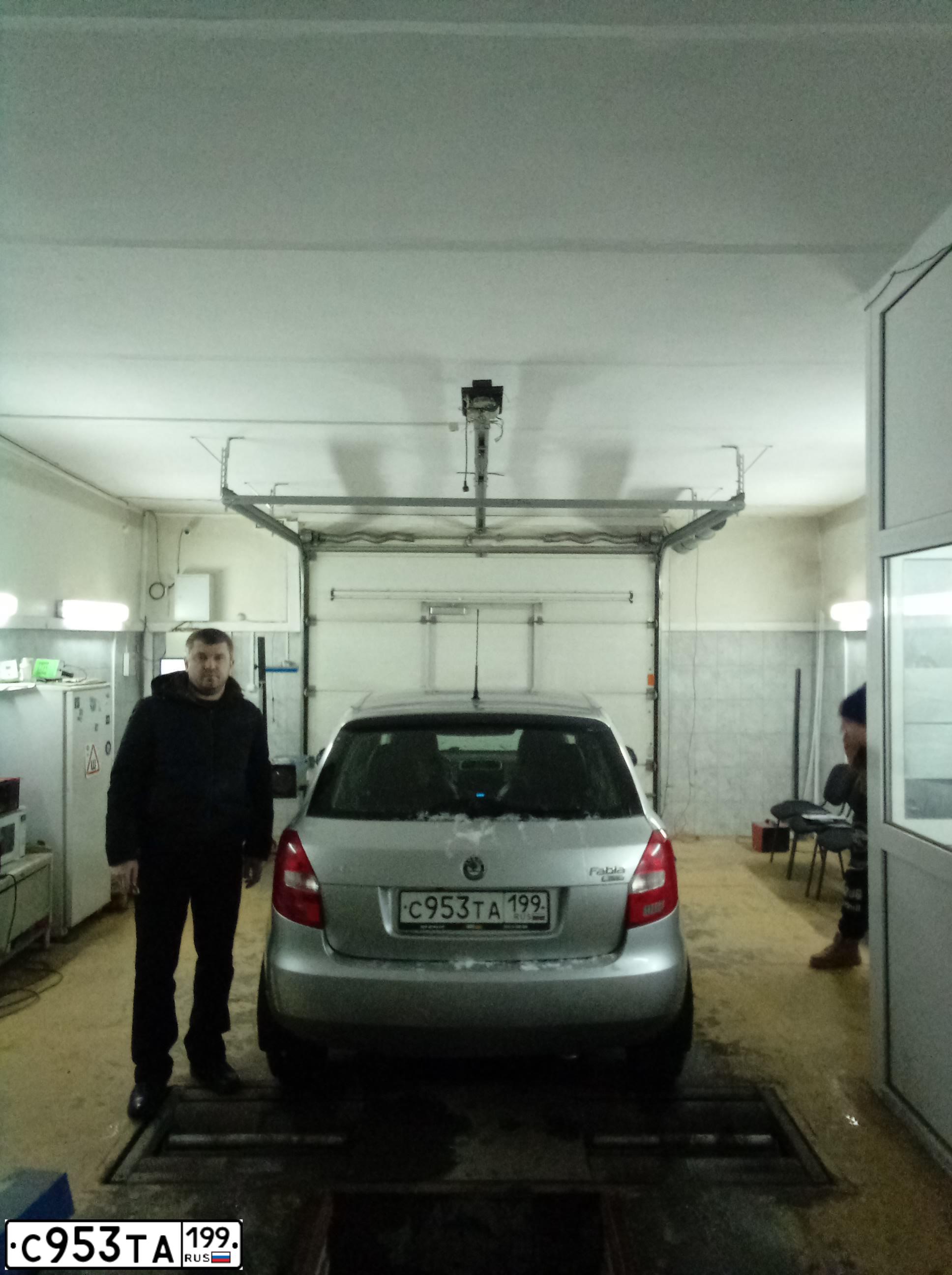 Фото автомобиля SKODA FABIA, 2009 — госномер А280ЕН252. Цвет: СВЕТЛО-СЕРЫЙ