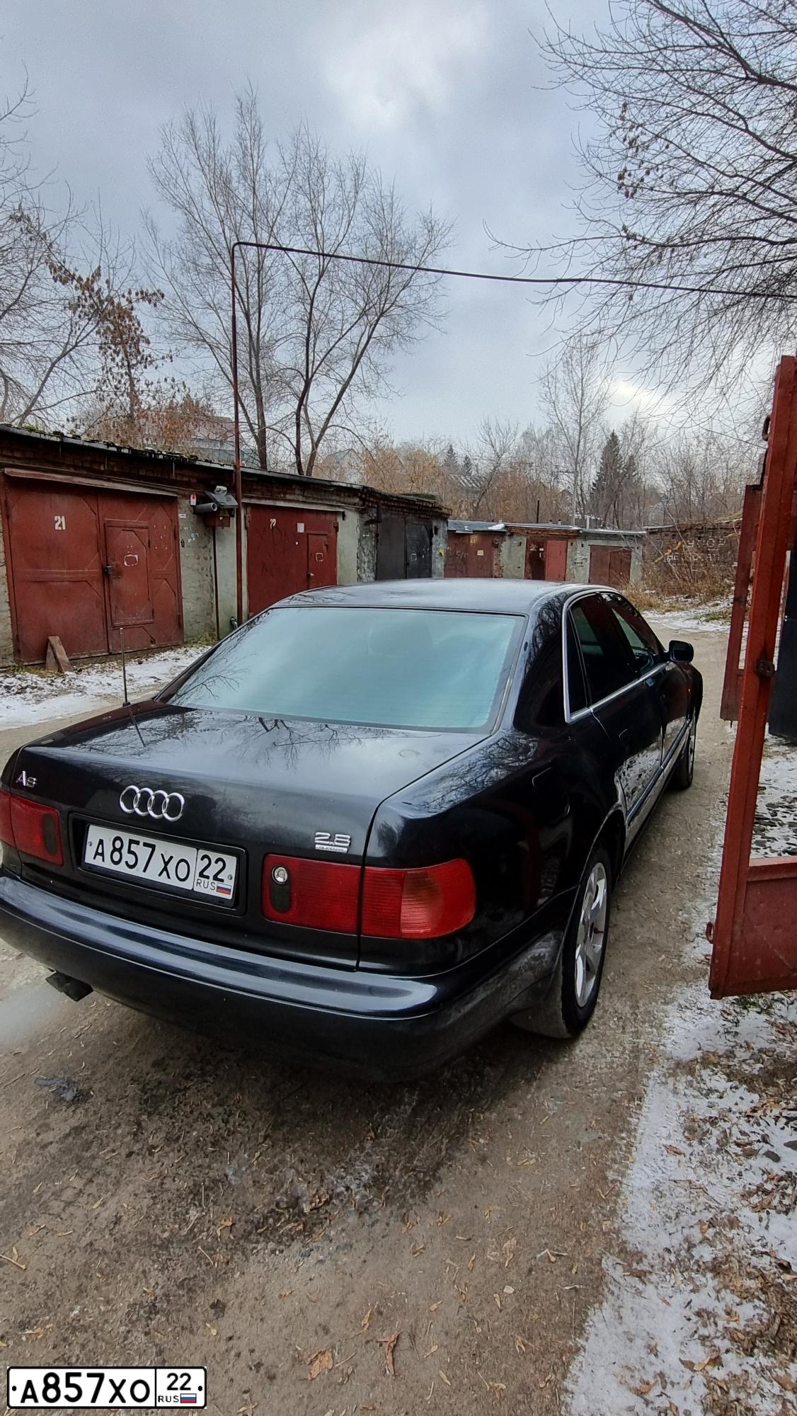 Фото автомобиля AUDI A8, 1995 — госномер М542СТ21. Цвет: ЧЕРНЫЙ