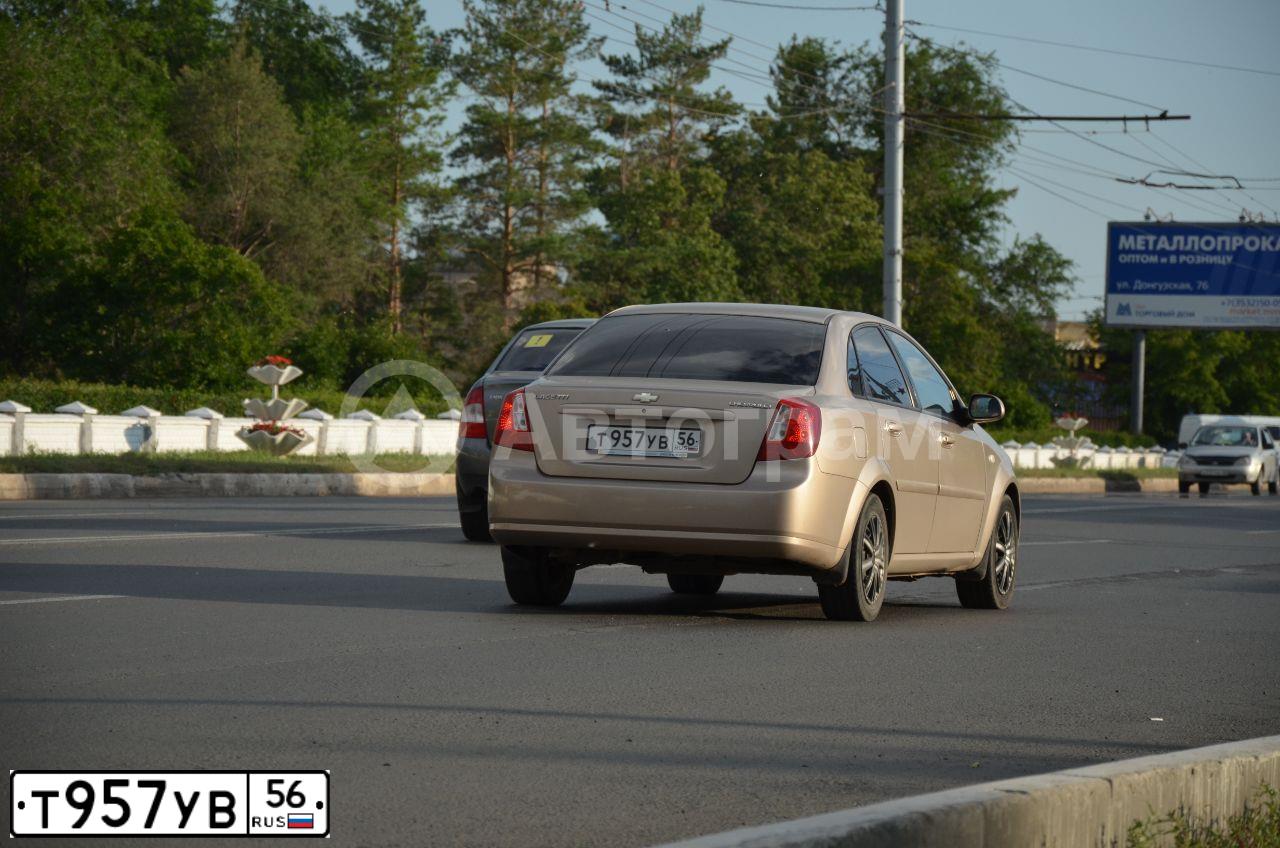 Фото автомобиля CHEVROLET LACETTI, 2008 — госномер Т957УВ56. Цвет: БЕЖЕВЫЙ