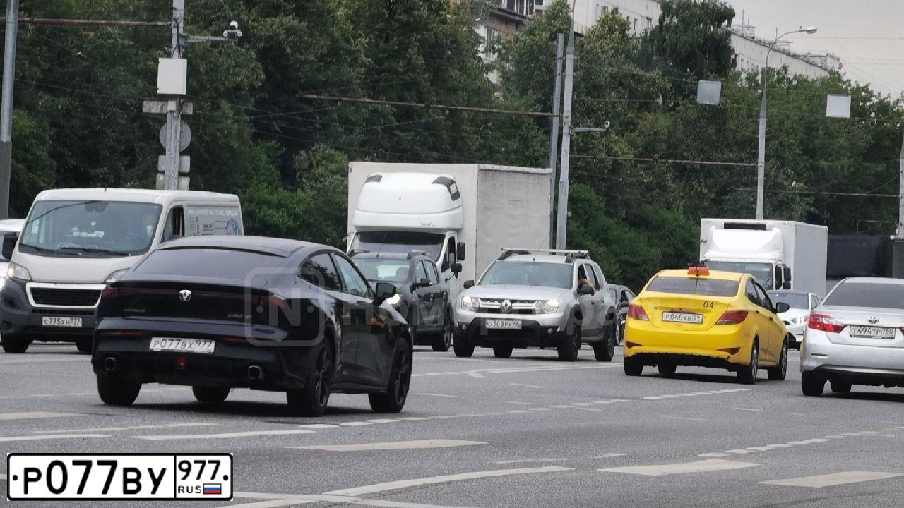 Фото автомобиля SKODA OCTAVIA, 2005 — госномер Р077ВУ977. Цвет: СЕРЕБРИСТЫЙ