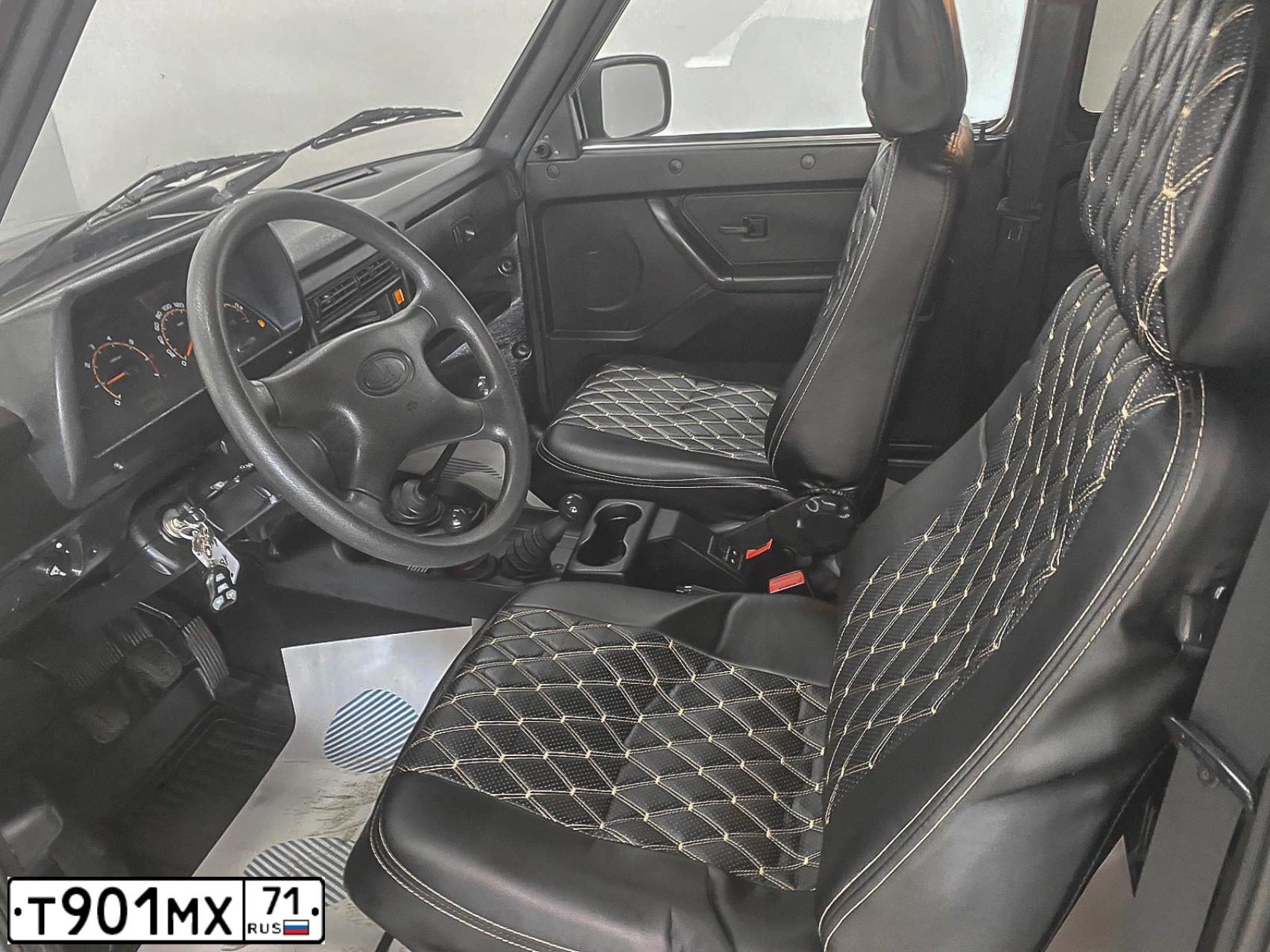 Фото автомобиля LADA NIVA, 2018 — госномер Х880АВ71. Цвет: Золотисто-коричневый
