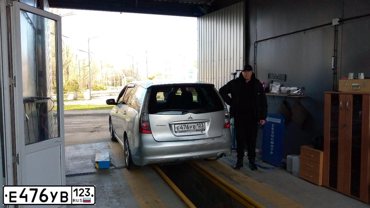 Фото автомобиля MITSUBISHI GRANDIS, 2008 — госномер Е476УВ123