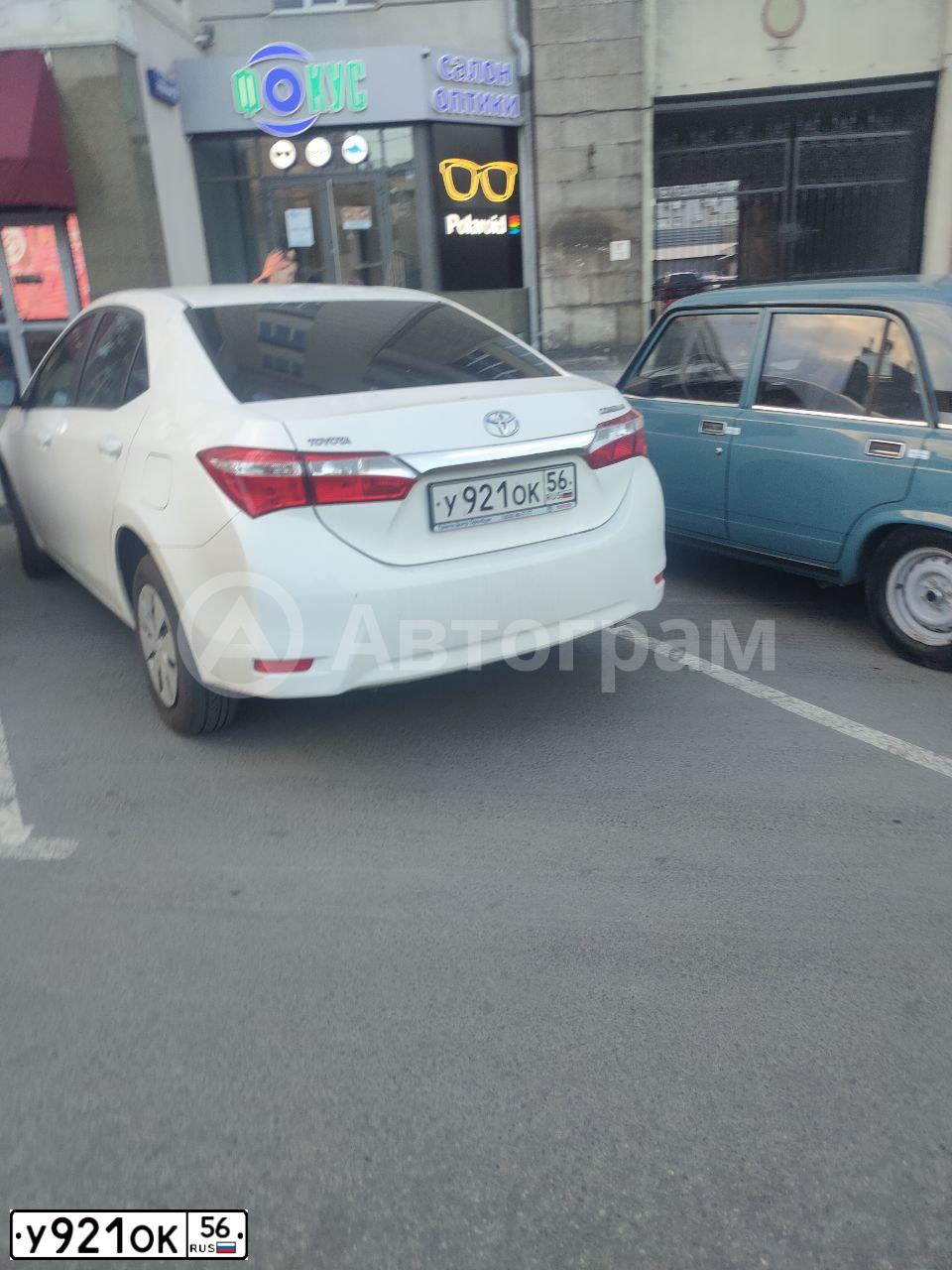 Фото автомобиля TOYOTA COROLLA, 2013 — госномер У921ОК56. Цвет: БЕЛЫЙ