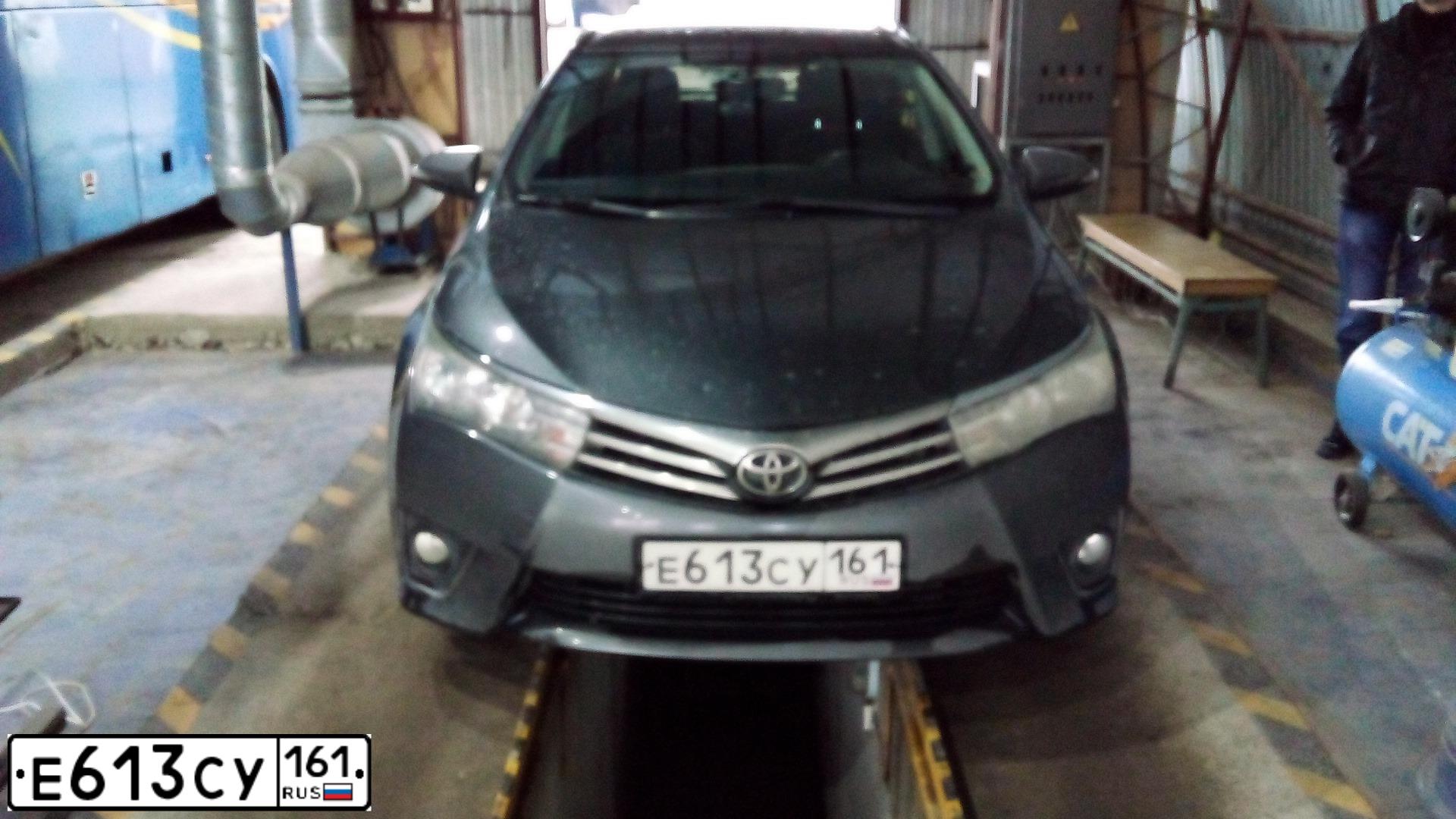 Фото автомобиля TOYOTA COROLLA, 2013 — госномер Е613СУ161. Цвет: СЕРЫЙ
