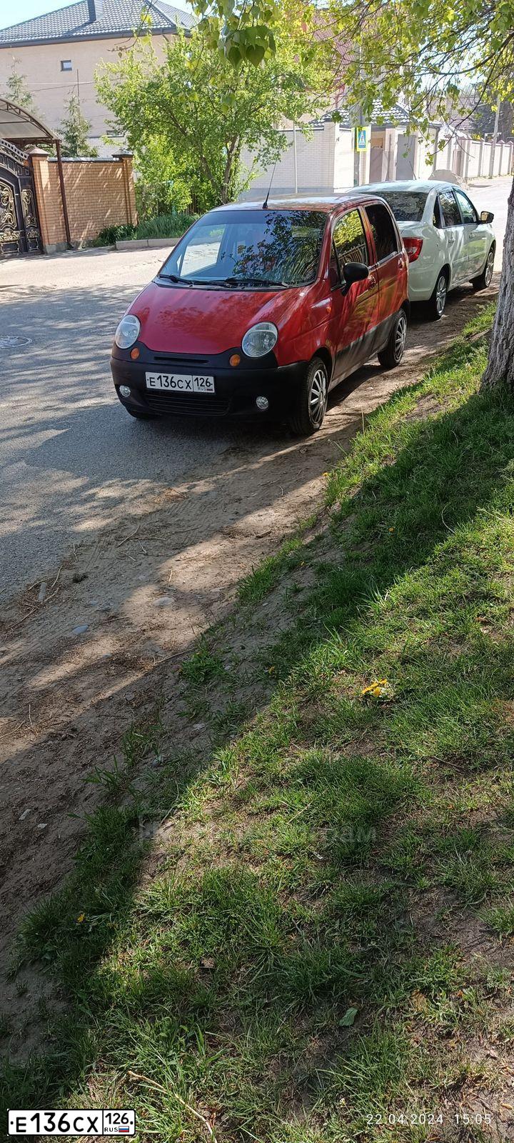 Фото автомобиля DAEWOO MATIZ, 2005 — госномер Е136СХ126. Цвет: КРАСНЫЙ КОРРИДА