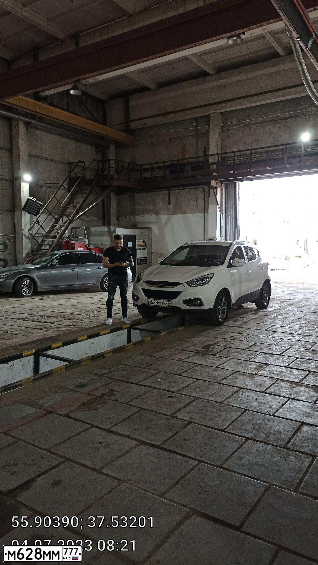 Фото автомобиля HYUNDAI IX35, 2014 — госномер М628ММ777. Цвет: Белый