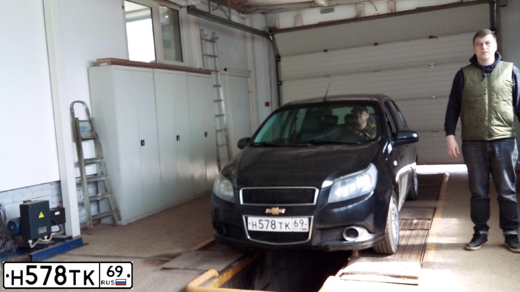 Фото автомобиля CHEVROLET AVEO, 2010 — госномер В270ЕС76. Цвет: ЧЕРНЫЙ