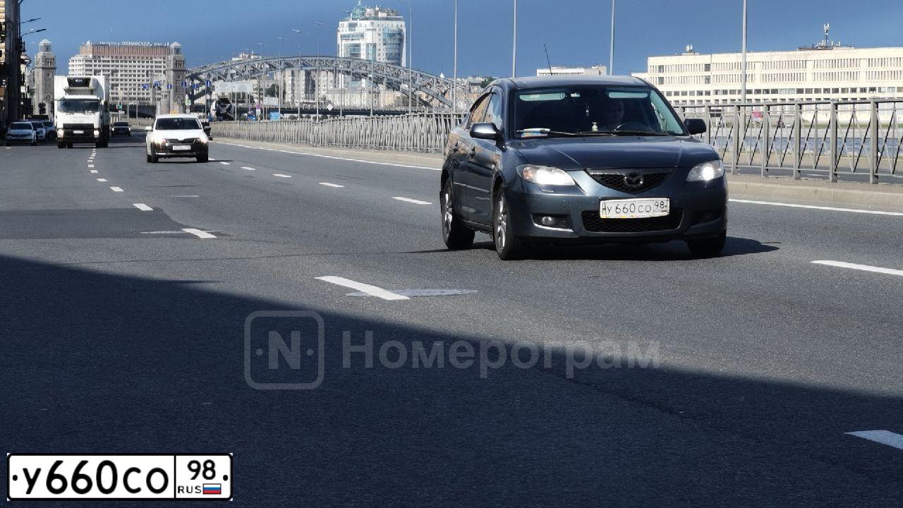 Фото автомобиля MAZDA 3, 2008 — госномер У660СО98. Цвет: СЕРЫЙ