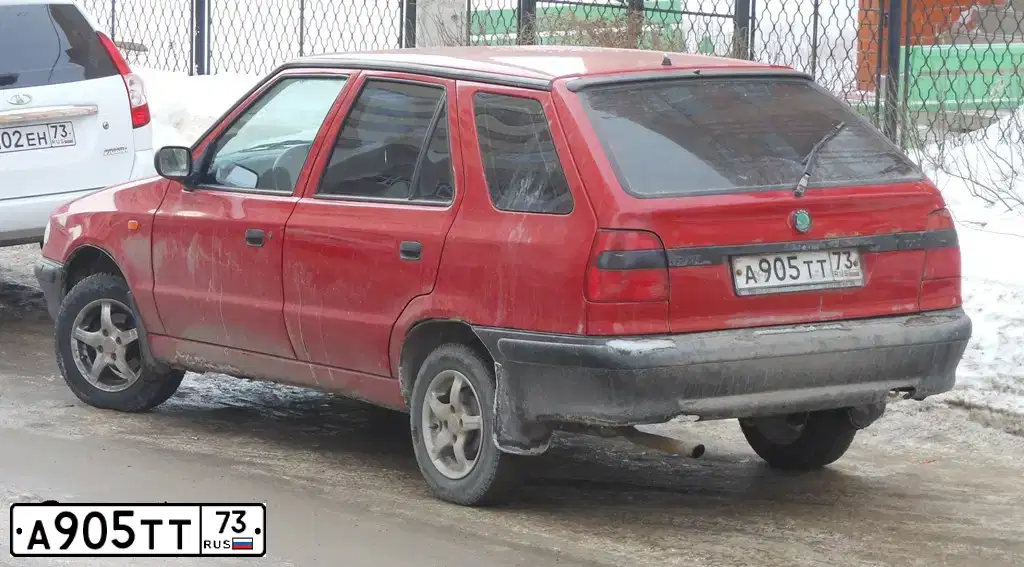 Фото автомобиля SKODA FELICIA, 1997 — госномер М651ЕМ76. Цвет: ВИШНЕВЫЙ