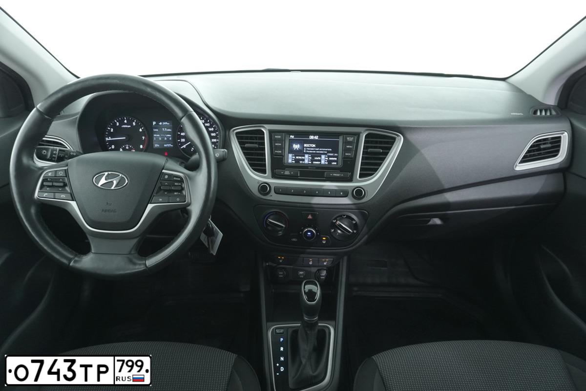 Фото автомобиля HYUNDAI SOLARIS, 2020 — госномер А870МТ790. Цвет: Белый