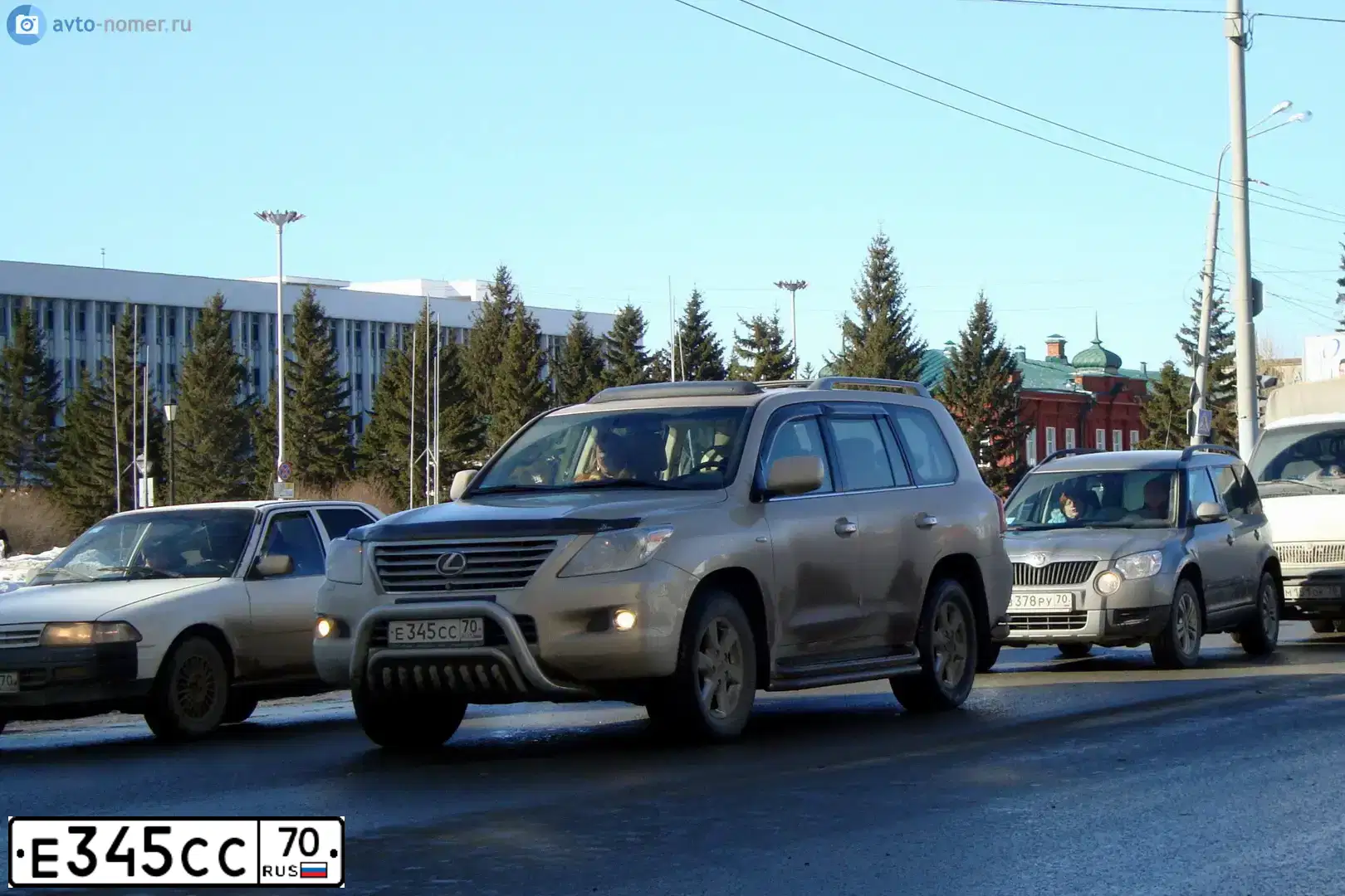 Фото автомобиля LEXUS LX, 2008 — госномер Е345СС70. Цвет: БЕЖЕВЫЙ