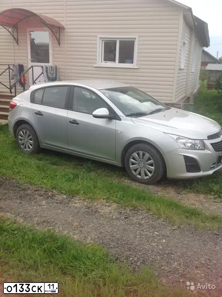 Фото автомобиля CHEVROLET CRUZE, 2013 — госномер О133СК11. Цвет: СЕРЕБРИСТЫЙ МЕТАЛЛИК
