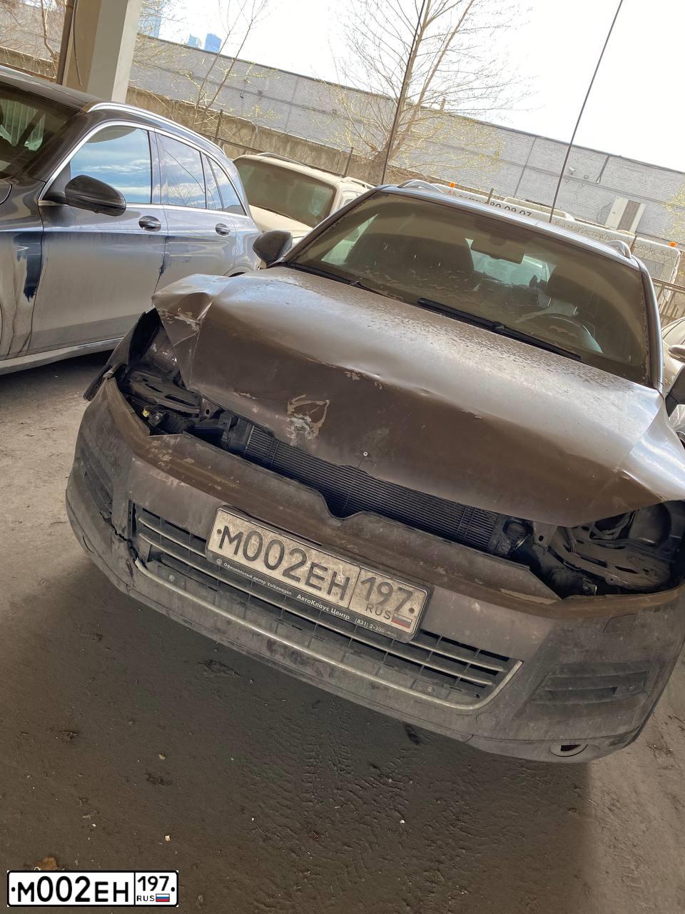 Фото автомобиля LANDROVER DISCOVERY, 2007 — госномер М002ЕН197. Цвет: ЧЕРНЫЙ
