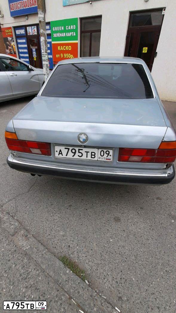 Фото автомобиля BMW SERIE 7, 2000 — госномер А795ТВ09. Цвет: СЕРЫЙ