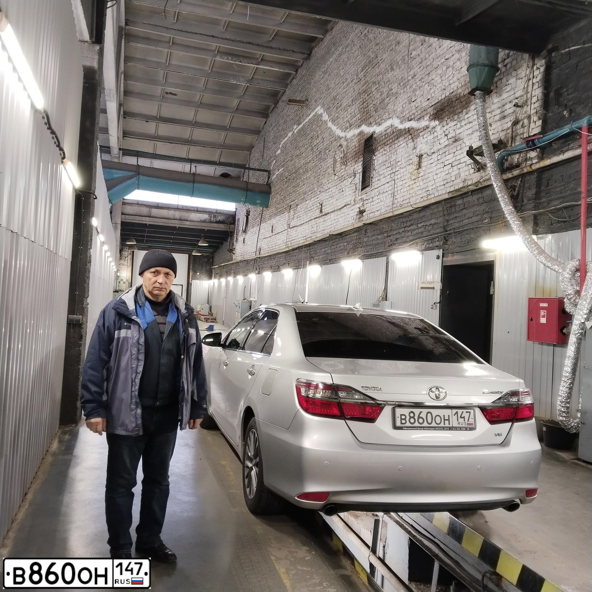 Фото автомобиля TOYOTA CAMRY, 2016 — госномер Т751ОК198. Цвет: СЕРЕБРИСТЫЙ МЕТАЛИК