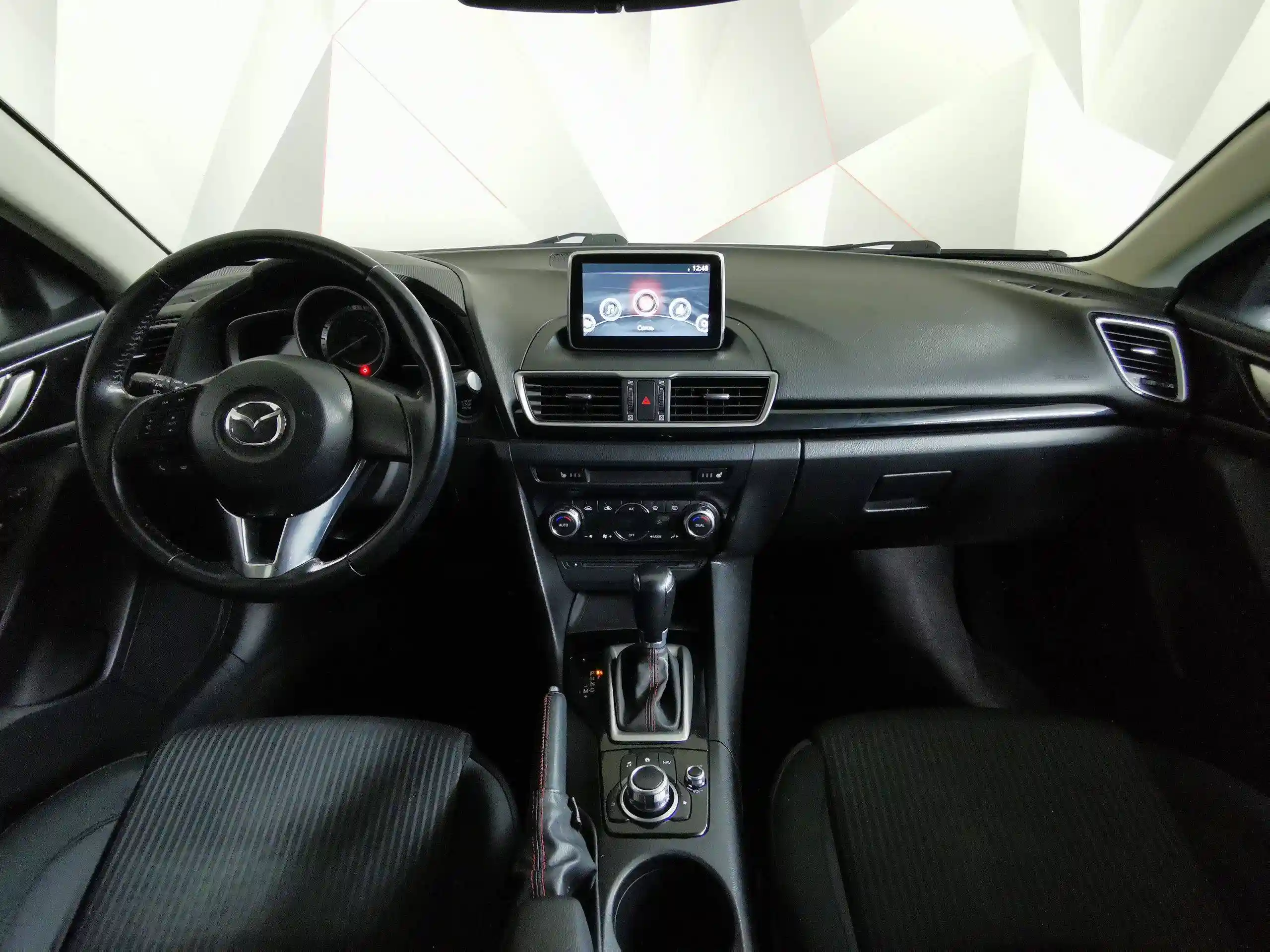 Фото автомобиля MAZDA 3, 2013 — госномер Х839ВХ550. Цвет: Белый