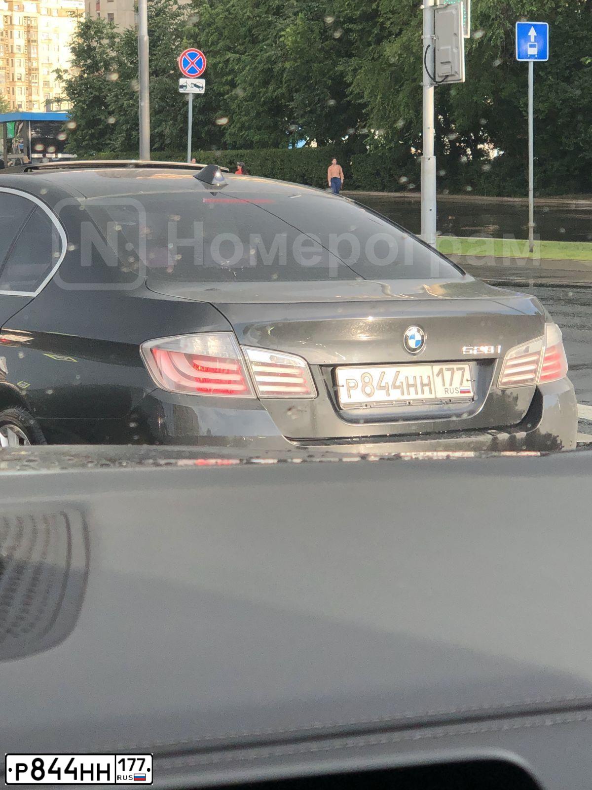 Фото автомобиля BMW SERIE 5, 2006 — госномер У424СТ57. Цвет: СЕРЫЙ МЕТАЛЛИК