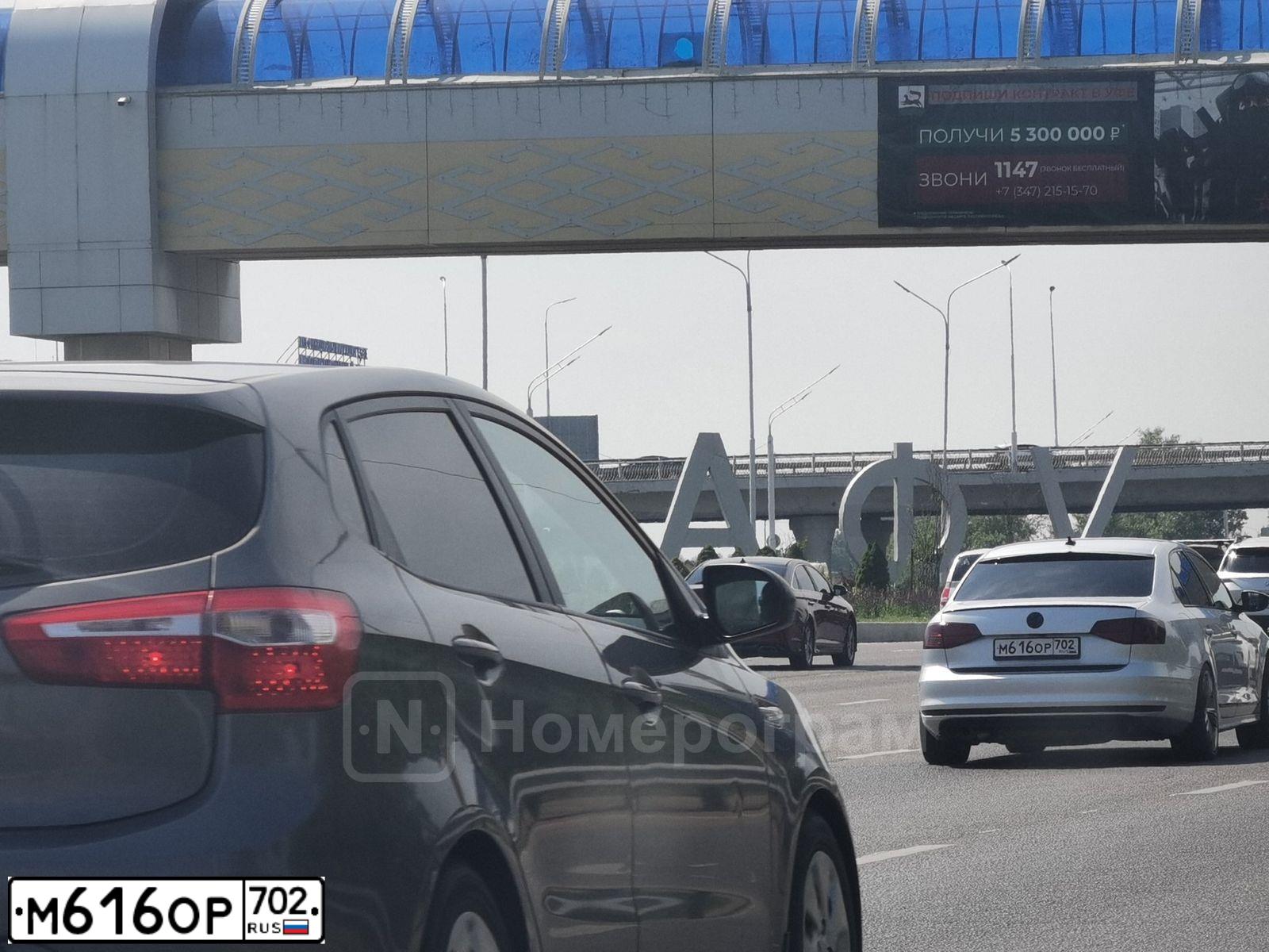 Фото автомобиля VOLKSWAGEN JETTA, 2018 — госномер М616ОР702. Цвет: Серебристый