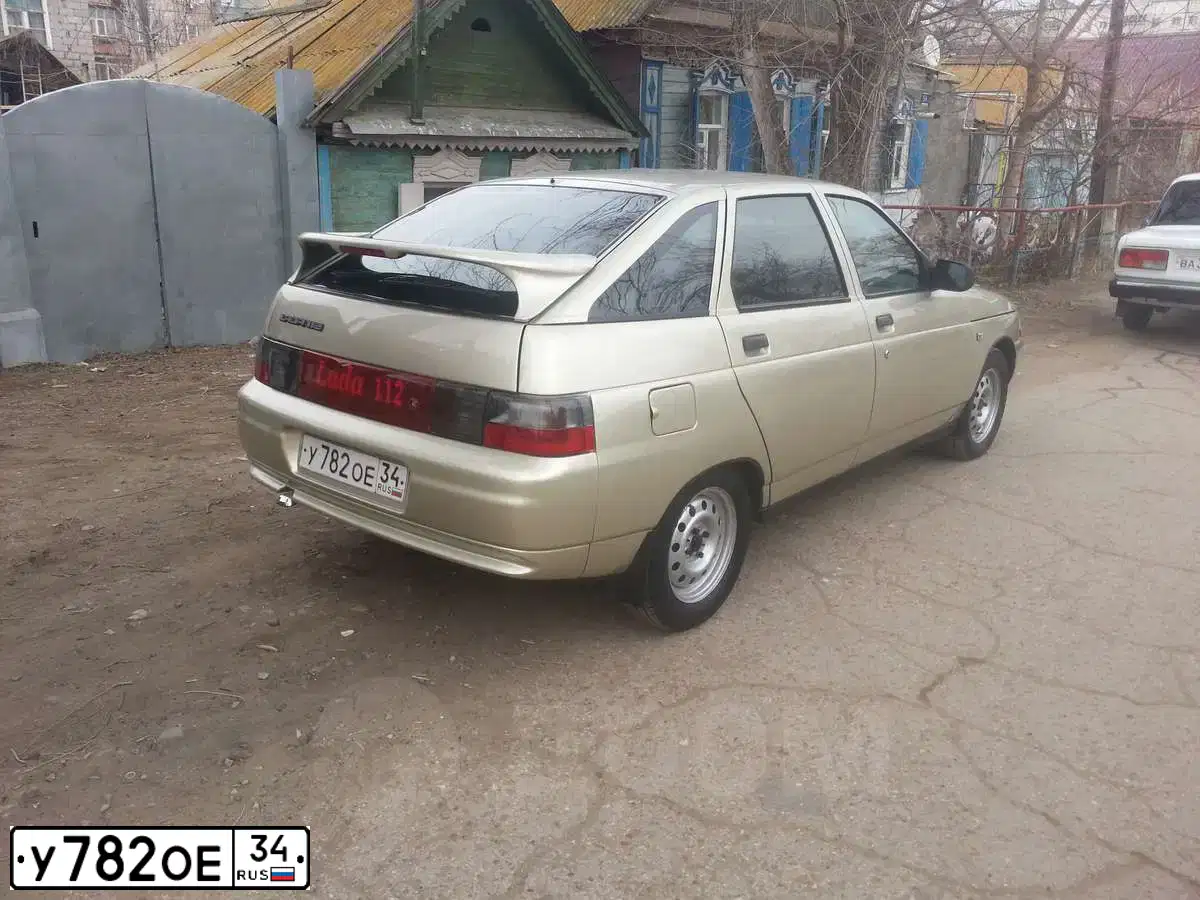 Фото автомобиля LADA 2112, 2005 — госномер О606НО30. Цвет: СЕРЕБРИСТО-БЕЖЕВЫЙ