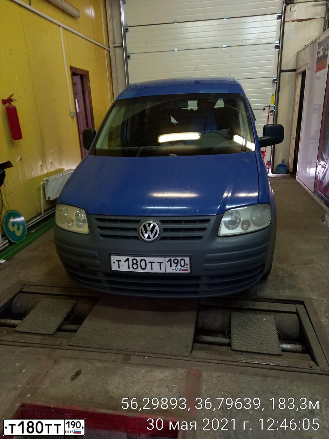 Фото автомобиля NISSAN NOTE, 2007 — госномер Т180ТТ190. Цвет: СИНИЙ