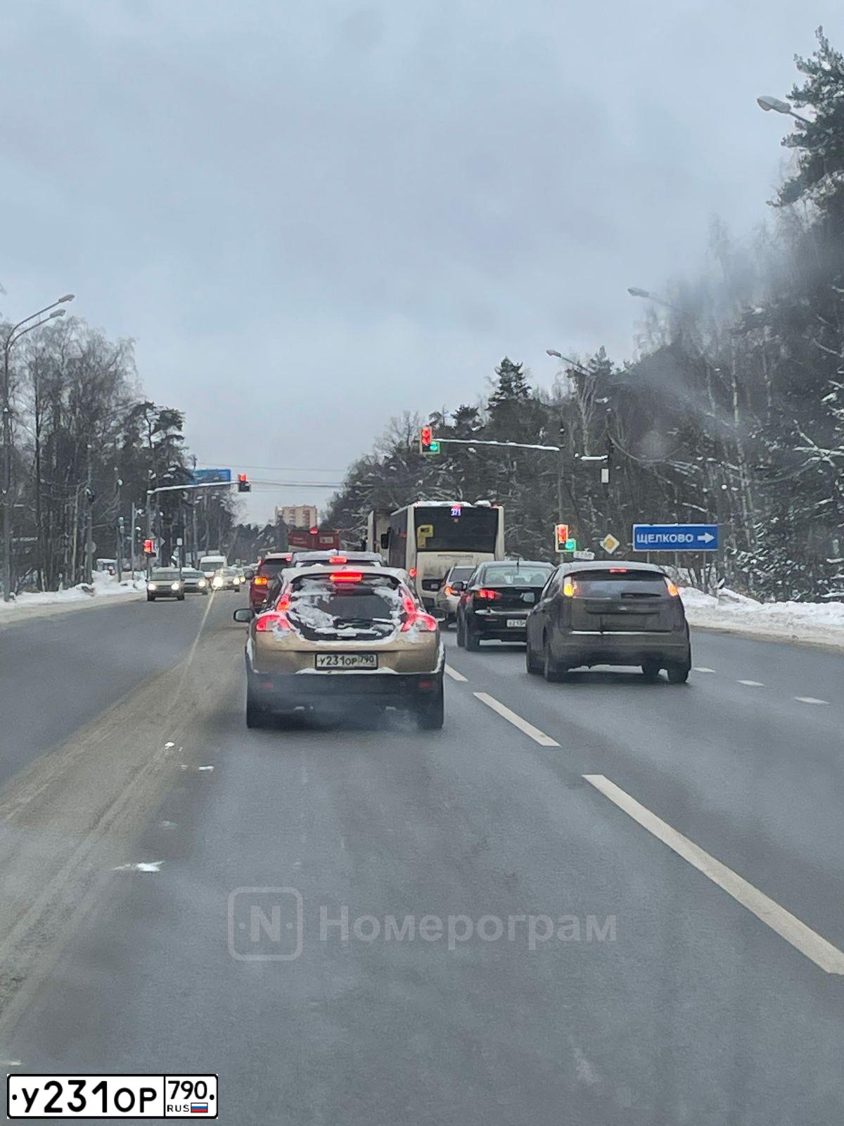Фото автомобиля VOLVO C30, 2007 — госномер У231ОР790. Цвет: ЗОЛОТИСТЫЙ