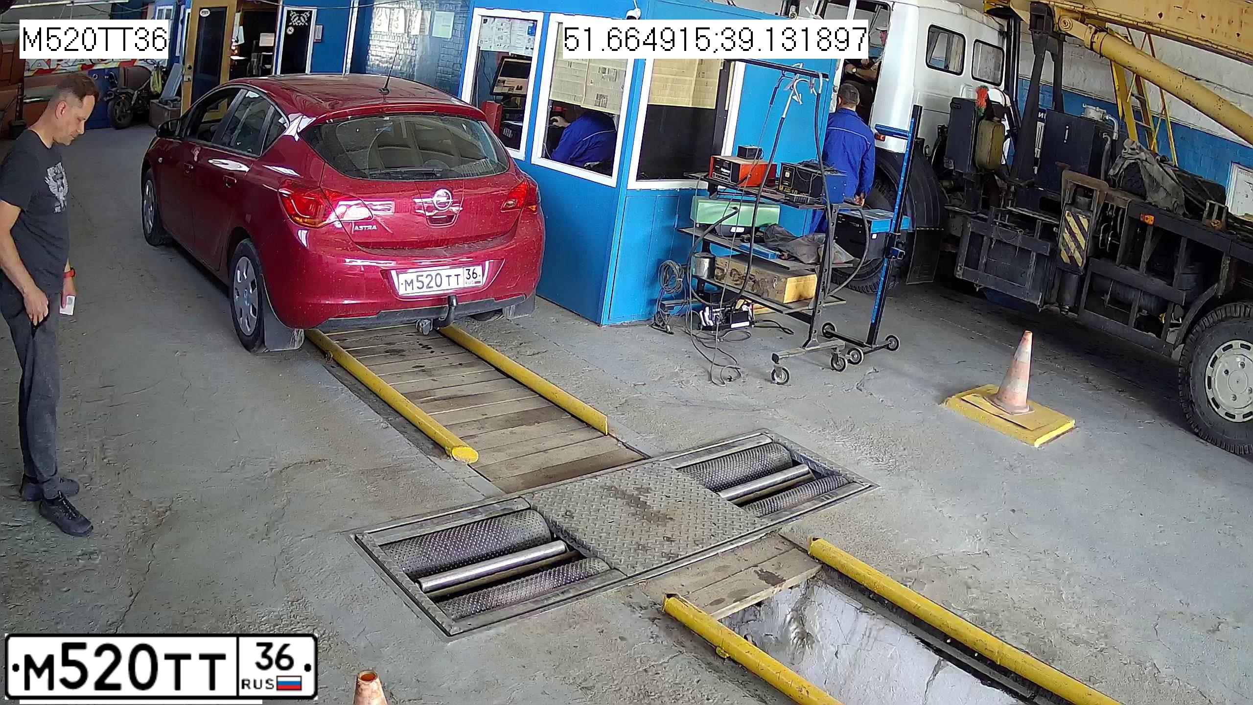 Фото автомобиля OPEL ASTRA, 2011 — госномер М520ТТ36. Цвет: КРАСНЫЙ