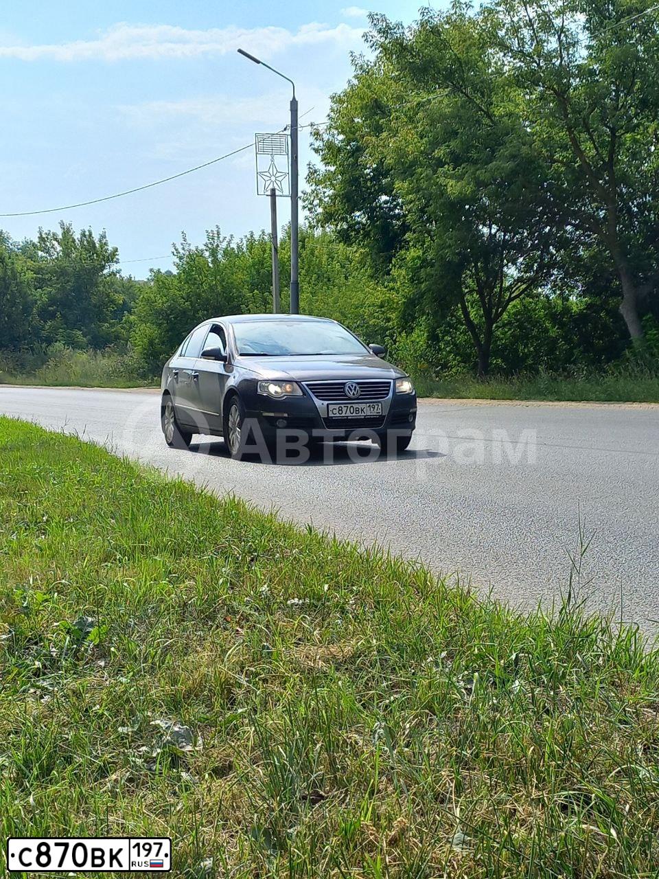 Фото автомобиля VOLKSWAGEN PASSAT, 2010 — госномер С986ХС790. Цвет: Коричневый