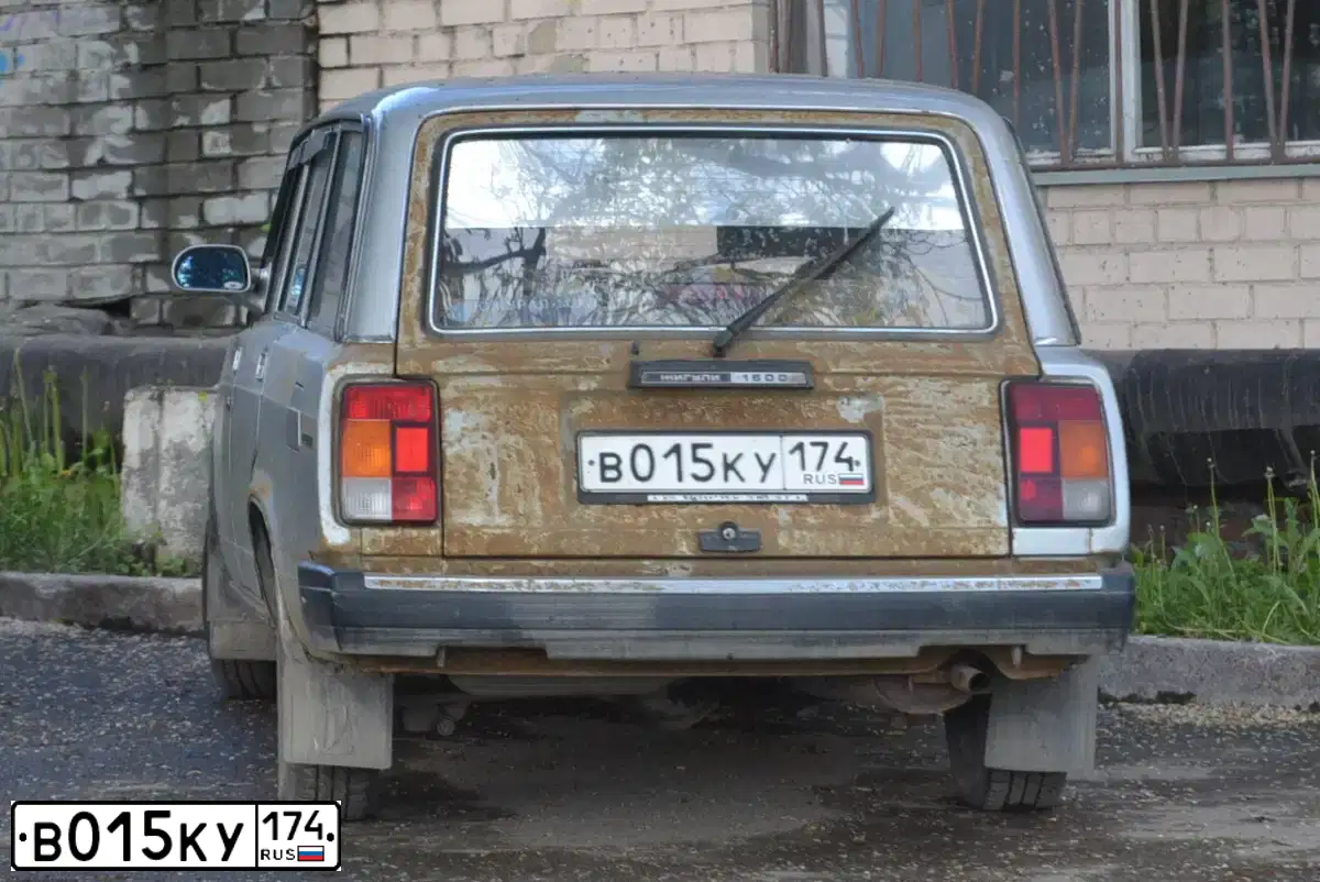 Фото автомобиля LADA 2104, 2006 — госномер В015КУ174. Цвет: СЕРЕБРИСТЫЙ