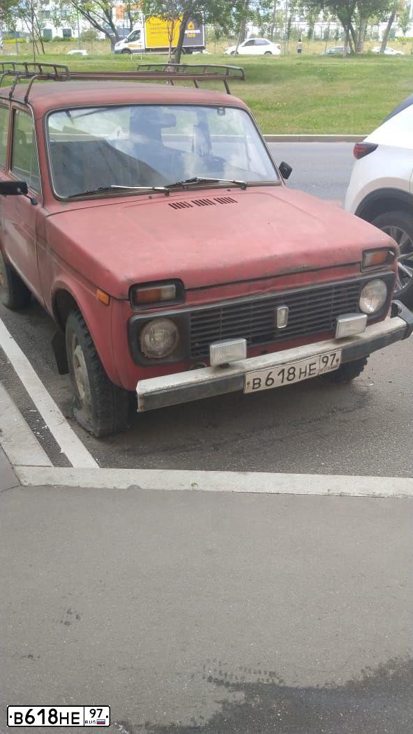 Фото автомобиля LADA 2121 NIVA, 1990 — госномер В618НЕ97. Цвет: КРАСНЫЙ