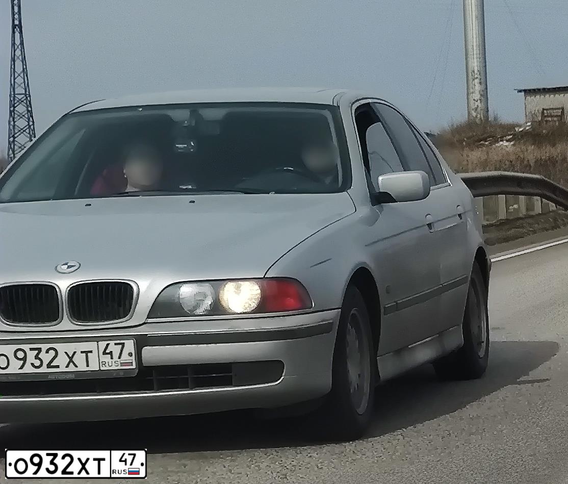 Фото автомобиля BMW SERIE 5, 1999 — госномер О932ХТ47. Цвет: СЕРЕБРИСТЫЙ