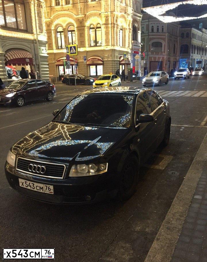 Фото автомобиля AUDI A4, 2002 — госномер Х989АР199. Цвет: ЧЕРНЫЙ