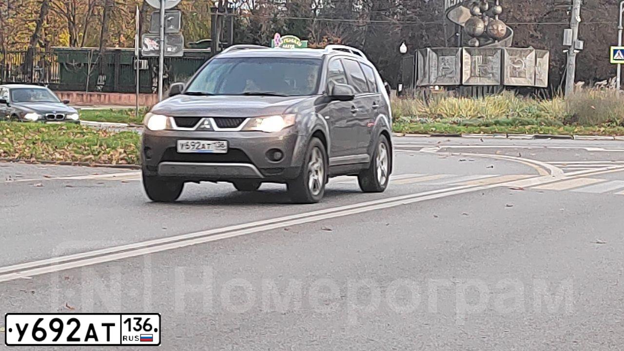 Фото автомобиля RENAULT LAGUNA, 1999 — госномер У692АТ136. Цвет: ЧЕРНЫЙ